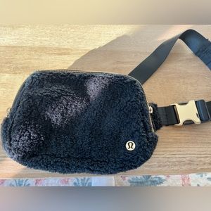 Lululemon everything belt bag large 2L *Fleece